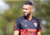 Com dores musculares, Gustavo Coutinho vira dúvida no Atlético-GO para o clássico contra Goiás