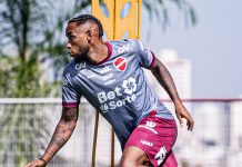 Rafa Silva comemora fase artilheira no Vila e mira acesso ao final do ano: “estamos no caminho”