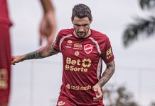 Pagnussat vê duelo contra o Náutico como direto pelo acesso e pede atenção ao Vila