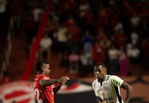 Com um a mais, Vila Nova cede empate ao Athletic e perde chance de assumir a liderança O Vila Nova empatou em 1 a 1 com o Athletic, mesmo após dominar a maior parte do jogo e atuar com um homem a mais no segundo tempo.
