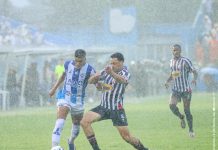 Em partida com paralisação, Anápolis leva gol no último minuto e segue no Z-2 Em partida que ficou paralisada por quase uma hora pela forte chuva que inundou o campo do Estádio da Curuzu, o Anápolis perdeu por 2 a 1 para o Paysandu