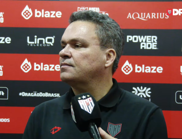 O presidente do Atlético-GO, Adson Batista, lamentou a eliminação para o Athletico-PR na quinta fase da Copa do Brasil, após derrota nos pênaltis, no Antônio Accioly.