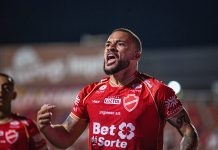 André Luís se recupera de lesão e será opção no Vila diante do Novorizontino
