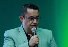 Aroldo Guidão segue no comando do CA do Goiás após reunião marcada por protestos na Serrinha