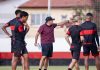 Com dúvida na defesa, Eduardo Souza posiciona provável Atlético-GO para encarar o América-MG