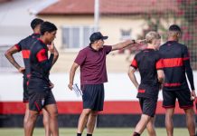 Com dúvida na defesa, Eduardo Souza posiciona provável Atlético-GO para encarar o América-MG