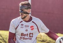 “Fomos amassados”, diz Helton Leite que cobra melhor postura do Vila após derrota para o CRB