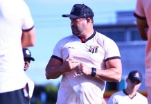 Roberto Fernandes pede apoio da torcida do Anápolis pelo objetivo da permanência
