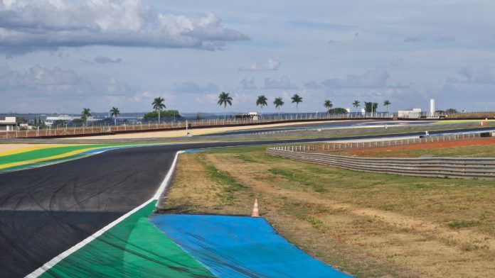 AUTÓDROMO ASFALTO 3