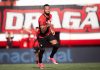 Sem dificuldades, Atlético bate a Ponte no Accioly e volta a vencer na Série B