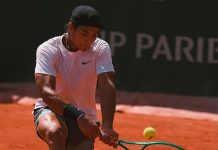 Guto Miguel supera chuva e granizo em Paris e avança às oitavas de Roland Garros O goiano Guto Miguel está nas oitavas de final de Roland Garros Juvenil. Nesta terça-feira, o tenista de 17 anos venceu o norte-americano Ryan Cozad por 6/3 e 7/6 (7/4), em uma partida marcada por diversas interrupções causadas pela chuva