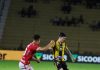 Vila sofre gol nos acréscimos, perde para o Novorizontino e vê vantagem na liderança diminuir
