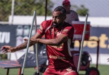 Éverton Galdino é apresentado no Vila, elogia estrutura e diz: “vamos lutar pelo acesso”