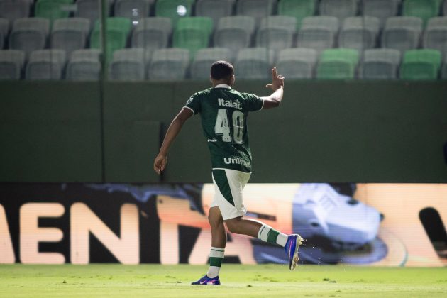 Goi&aacute;s vence o Cear&aacute; na Serrinha gol de Kadu Souza