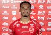Vila Nova rescinde com atacante contratado na janela do meio do ano Caíque Jesus deixa o Vila