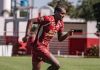 Zagueiro vira dúvida no Vila para o clássico; lateral retorna de suspensão