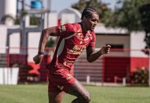 Zagueiro vira dúvida no Vila para o clássico; lateral retorna de suspensão