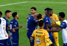 Após jogo truncado, Goianésia marca nos acréscimos e vence o Tupy de Jussara