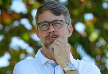 Michel Alves confirma funcionários do Goiás com salários em dia; elenco segue com atrasos