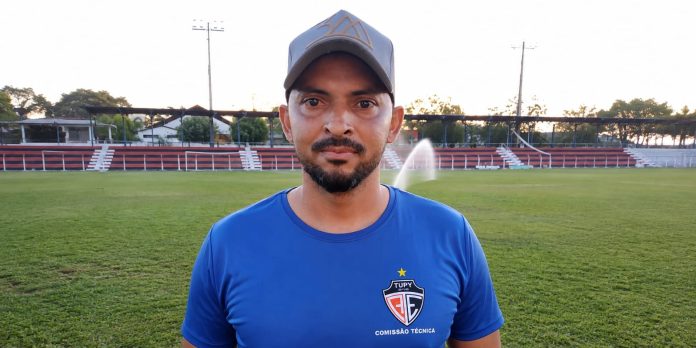 Rodrigo Limiro técnico do Tupy de Jussara