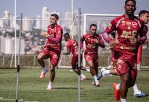 Guto Ferreira posiciona Vila Nova para encarar o América-MG; veja escalação