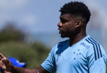 Vila Nova tem conversas em andamento com atacante ex-Flamengo e Cruzeiro