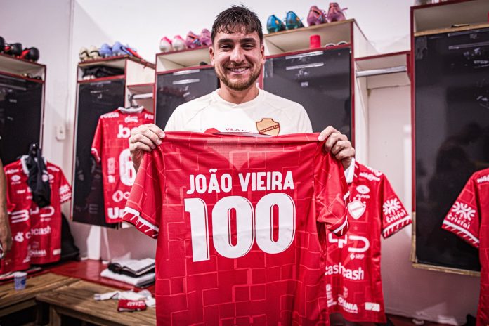 JOÃO VIEIRA 100 JOGOS PELO VILA